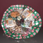 boeket thee, chocola en zoetwaren